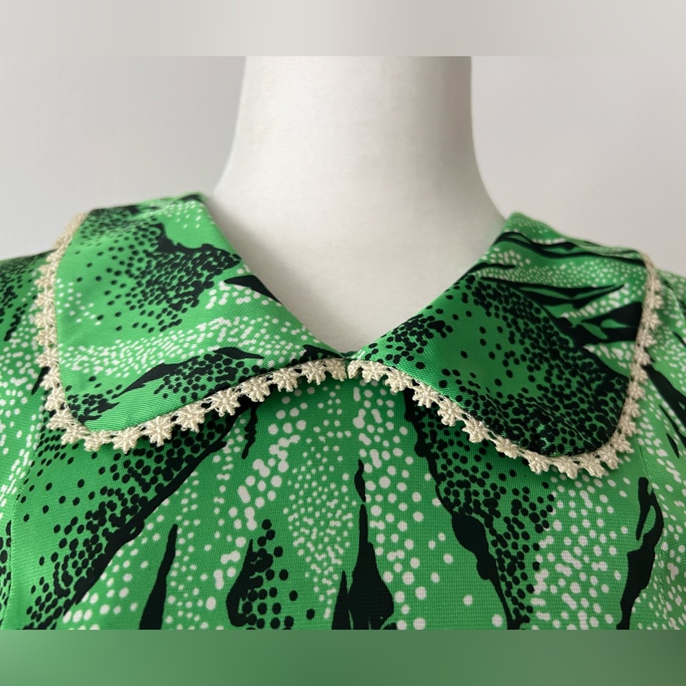 VINTAGE 60’s to early 70’s long sleeve polyester dress - Picture 3 of 11